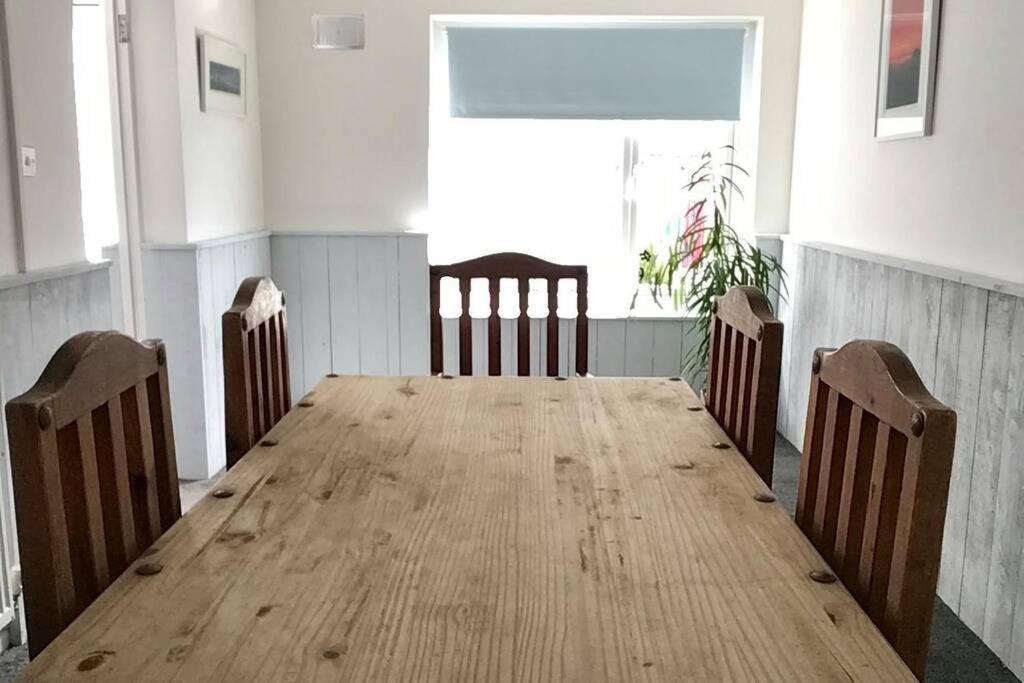 Large 5 Bed 3 Bath House 300 Meters From Beach And Restaurants Newquay  Exterior photo